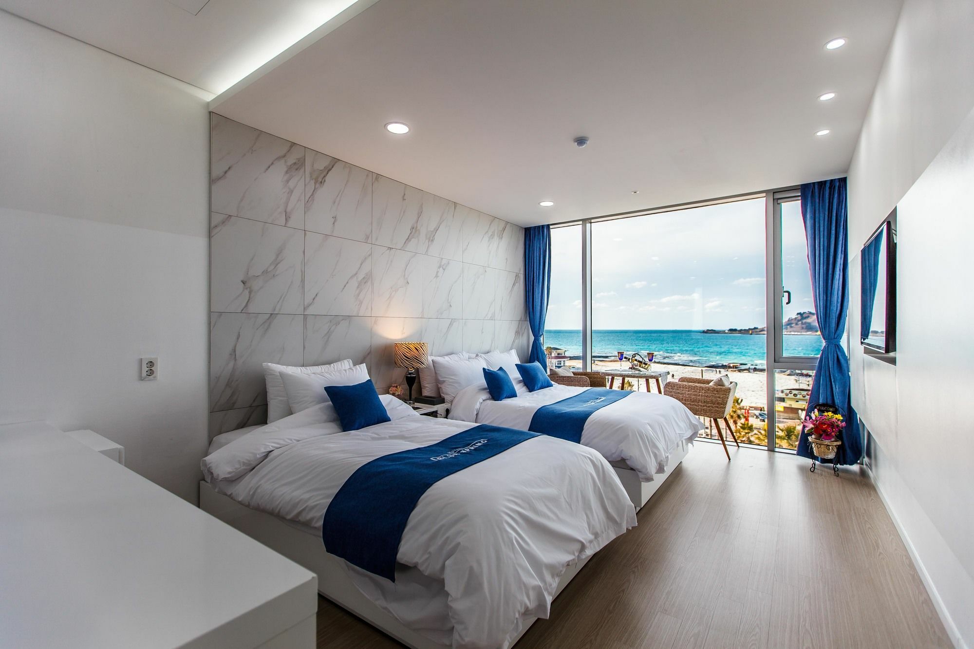 Blue Spring Hotel 3*